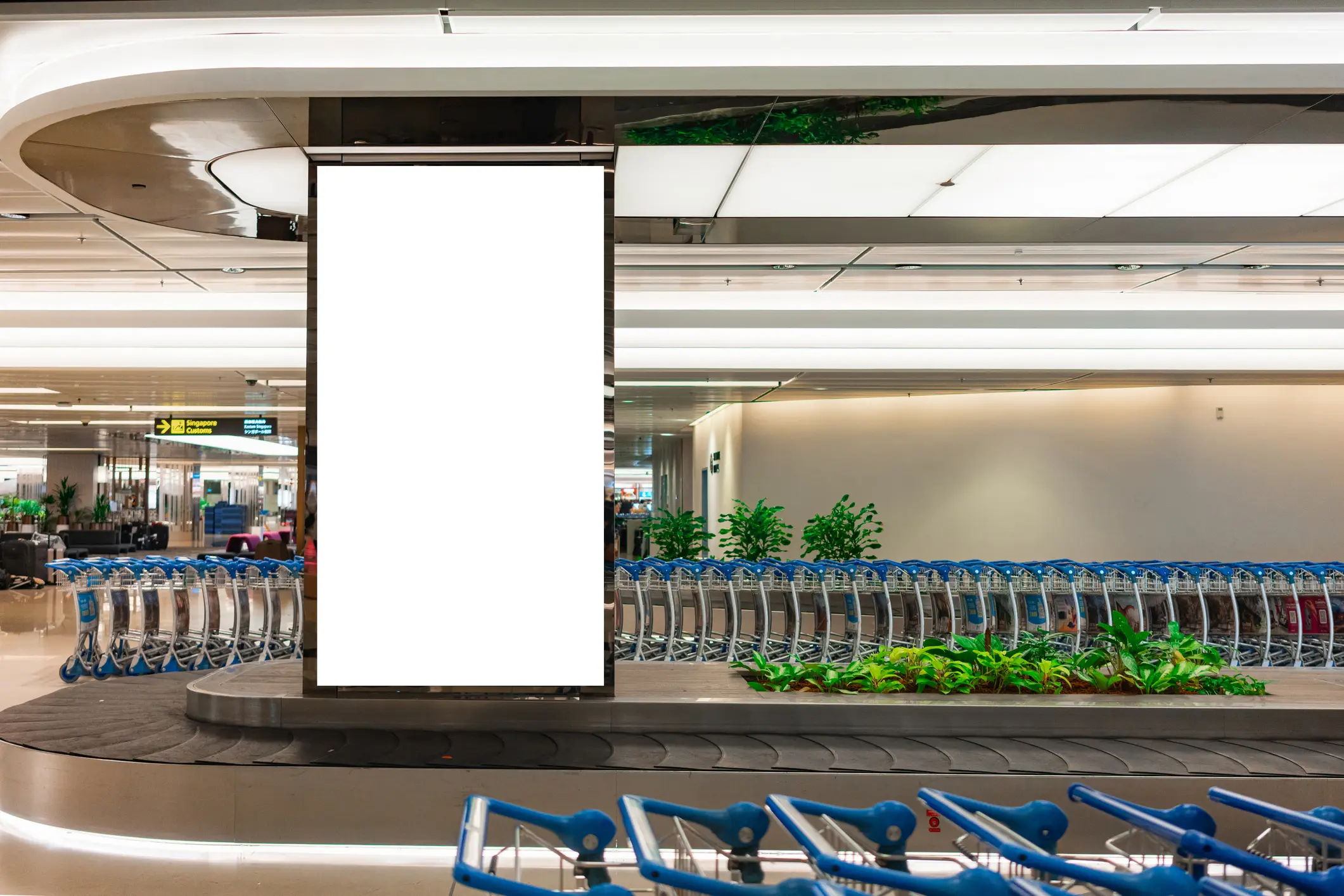 You should always avoid changing money at the airport. (Getty Stock Photo)