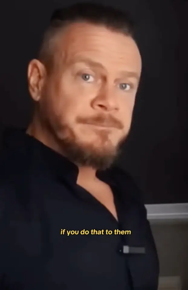 An expert has suggested using the Uno Reverse card on narcissists.