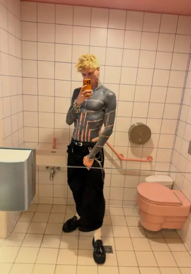 MGK responded with a shirtless pic (Instagram/@machinegunkelly)