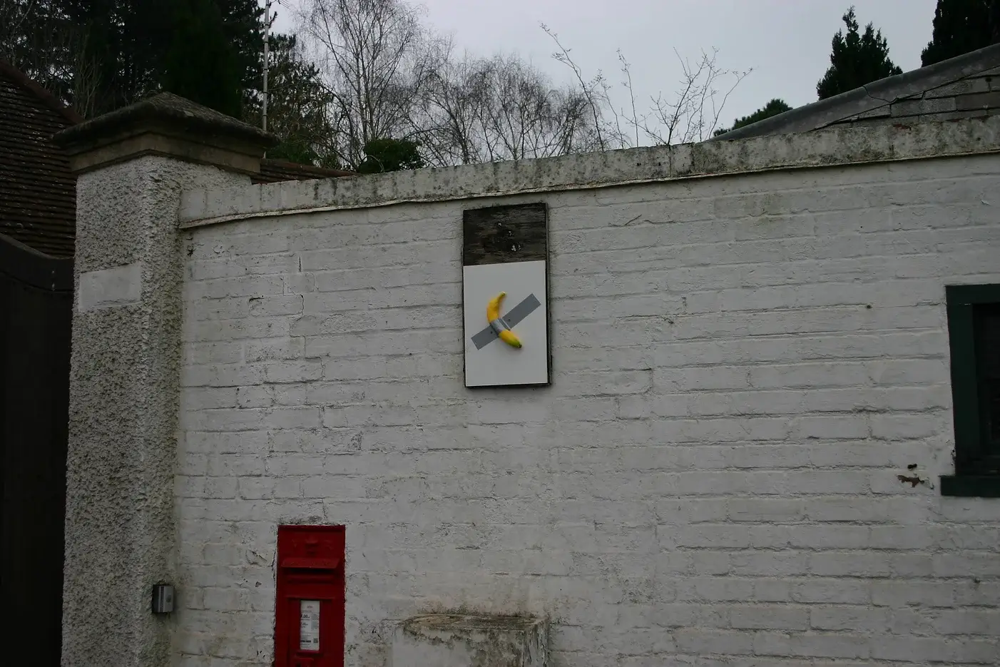 Bananas on walls are all the rage in the modern art community. (Impro)