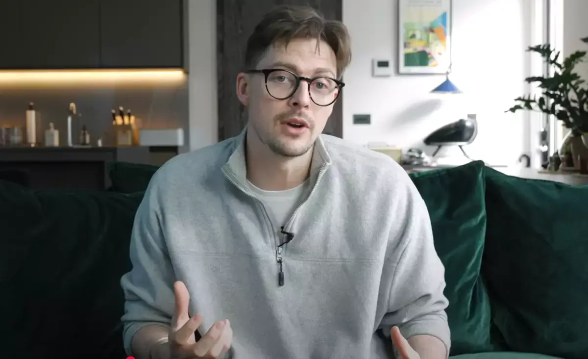 (YouTube/Dr Alex George)