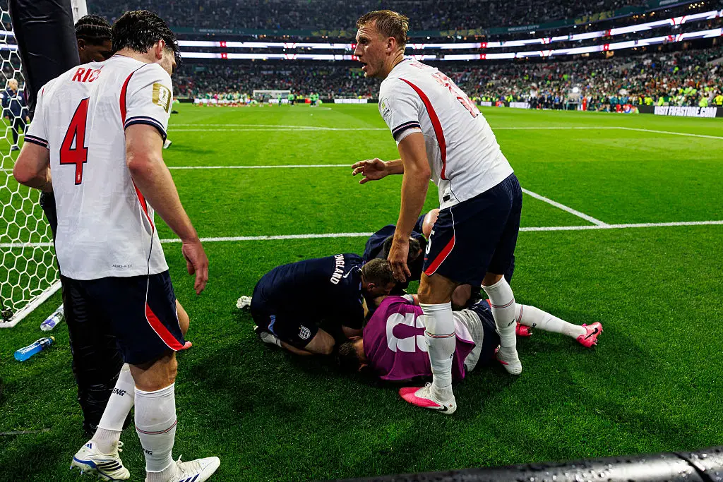 Henderson injured himself during celebrations (Martín Fonseca/Eurasia Sport Images/Getty Images)