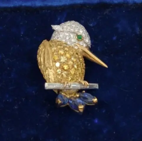 The brooch was worth a handsome £25-30k. (BBC One)