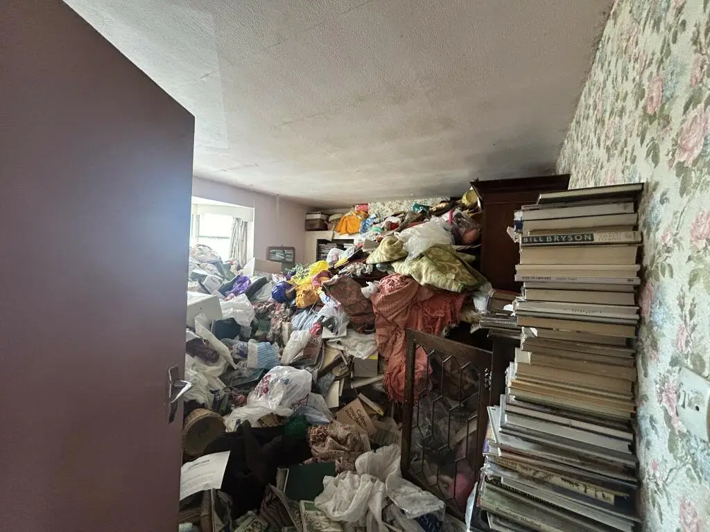 Good luck getting rid of all of that (Jam Press/Allsop)