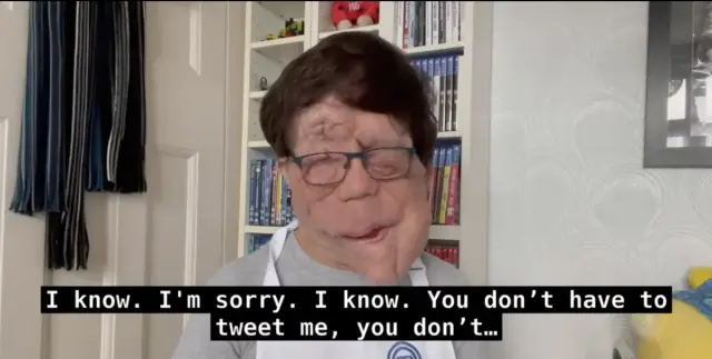 Pearson issued the apology after being eliminated.