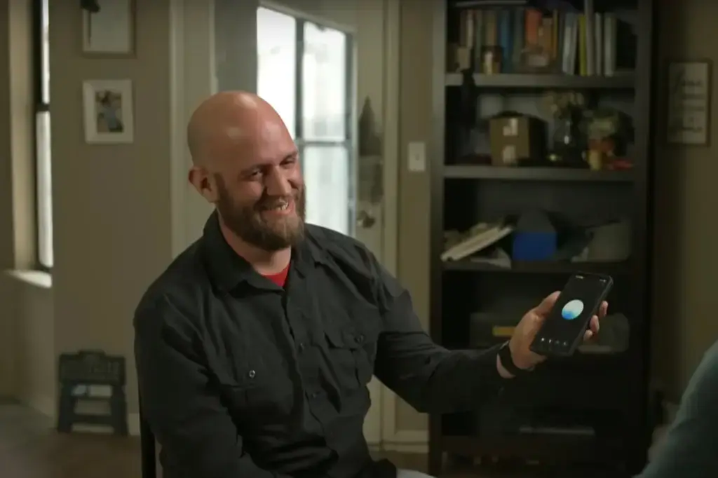 Chris Smith fell in love with an AI woman on ChatGPT. (CBS)