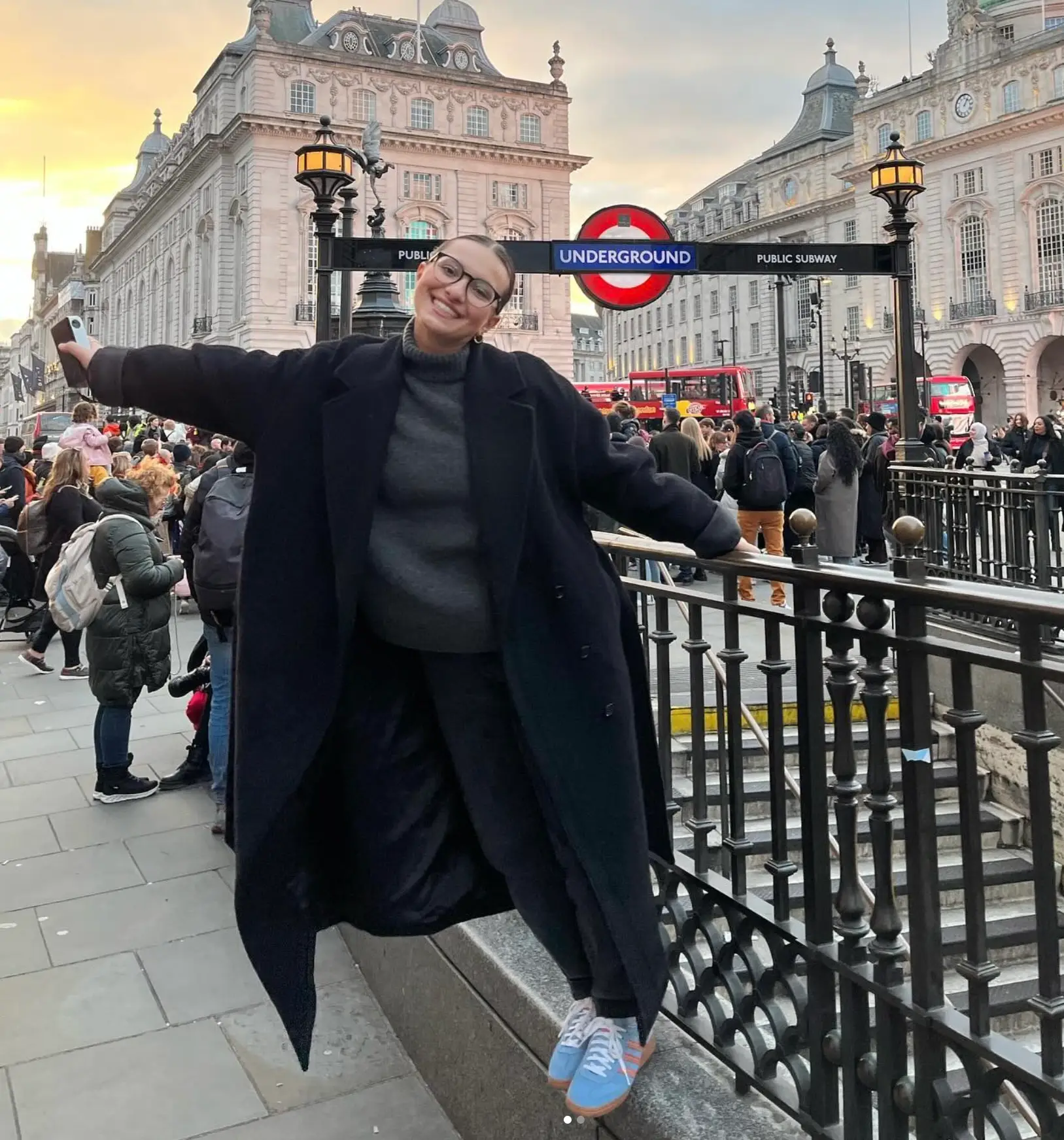 The 24-year-old, who was diagnosed with EDS as a teenager, doesn't always need to rely on a wheelchair (Instagram/@henry_ellie)