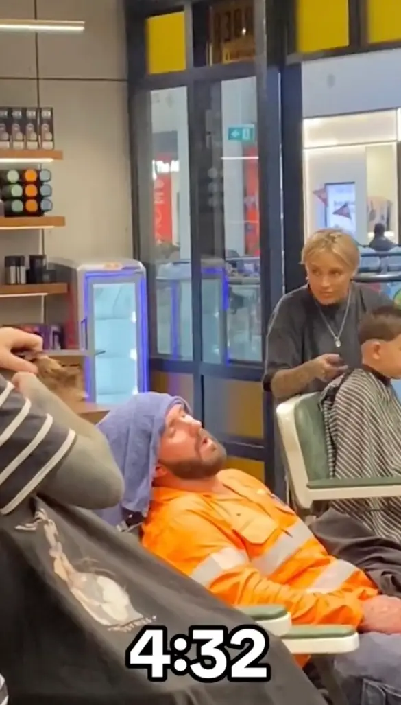 The tradie hilariously managed to doze off for nearly three hours.