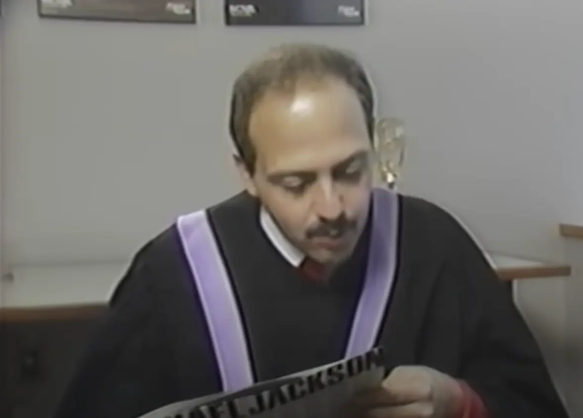 John Moschitta Jr can get through an incredible 586 words per minute.