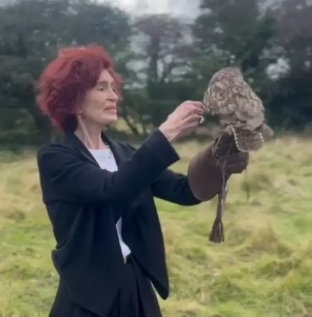 Kelly introduced her mum Sharon to falconry (Instagram/@kellyosbourne)