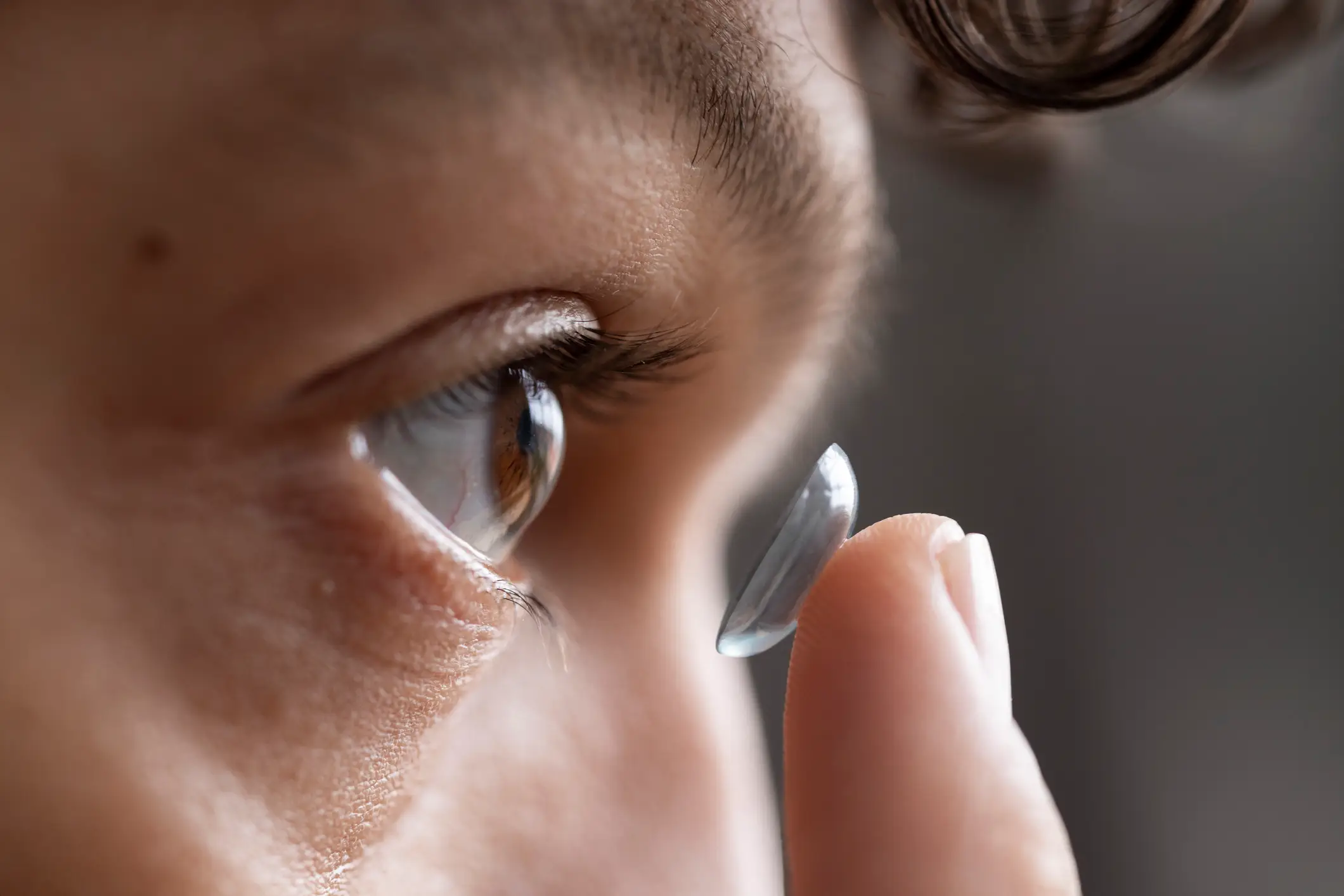 Wearing contact lenses in certain situations can lead to gnarly eye infections. (Getty Stock Images)