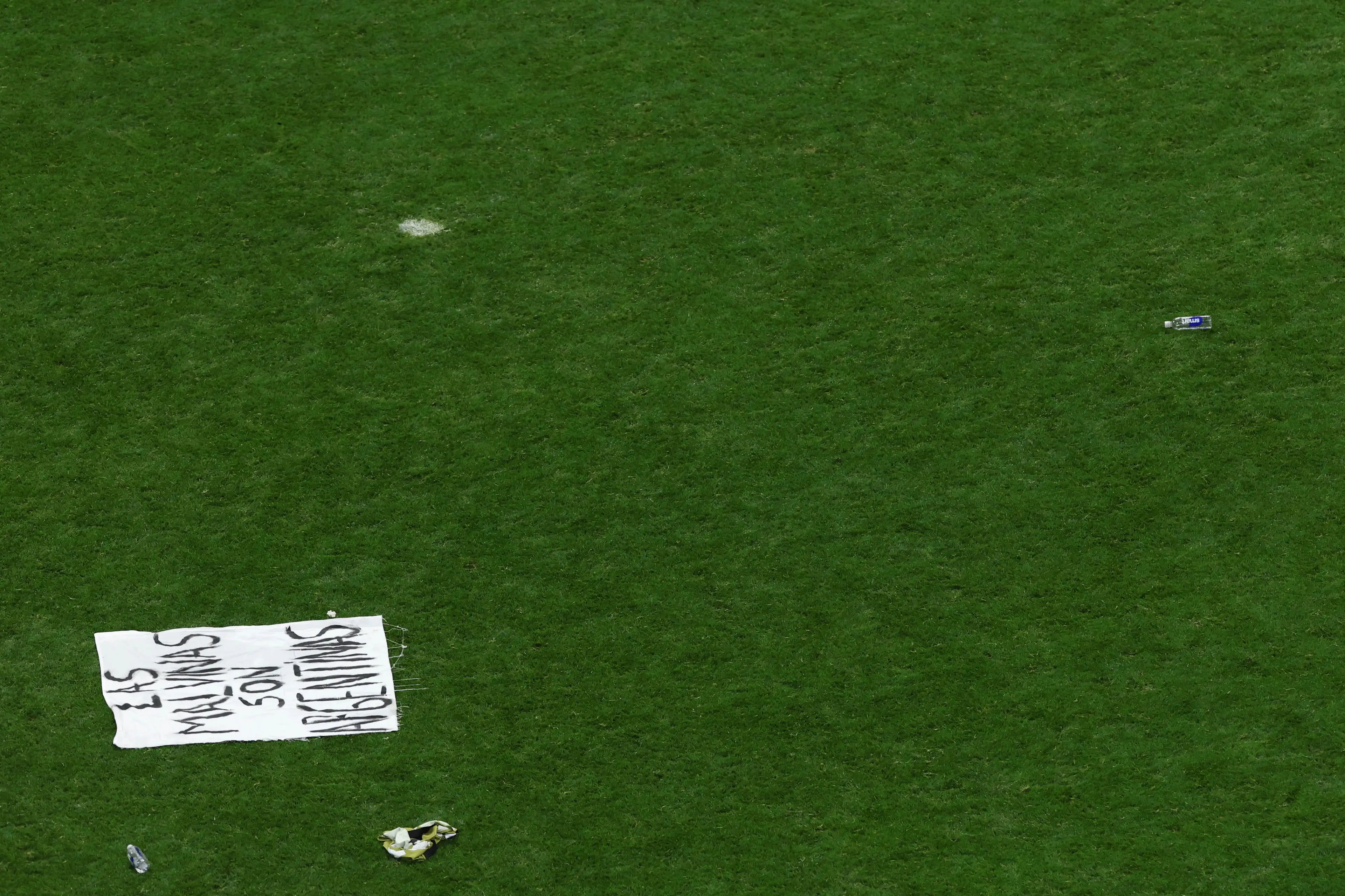 The flag was reportedly passed down by fans. (Charlotte Wilson/Offside/Offside via Getty Images)