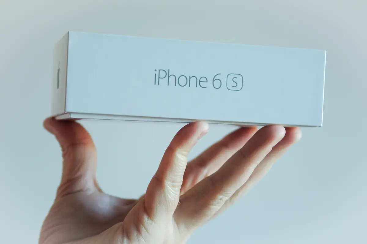 There are a number of factors behind why we choose to keep our iPhone boxes. (Jaap Arriens/NurPhoto via Getty Images)