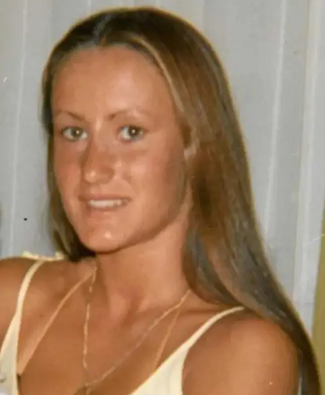 Narelle Cox went missing after hitchhiking (Australian Missing Person’s Register)