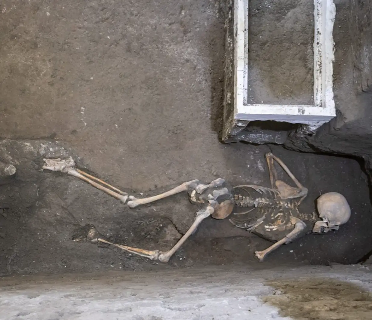 The man's skeleton was found beneath a wall. (Parco Archeologico di Pompeii)
