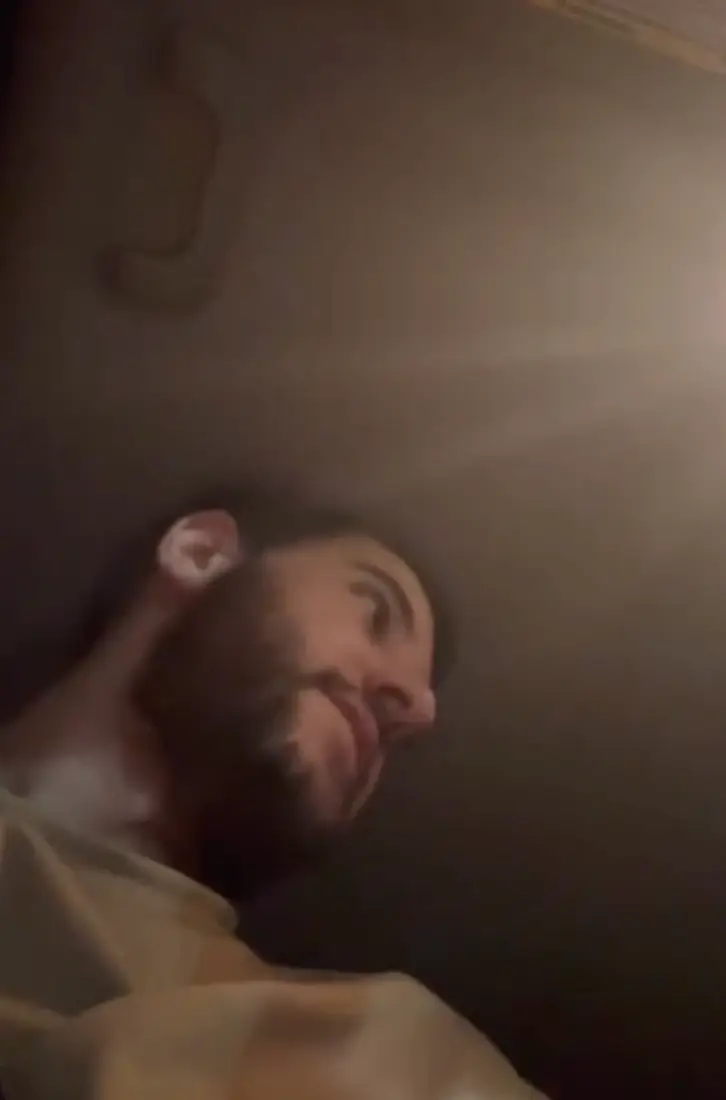 People criticised the man for his dating etiquette.