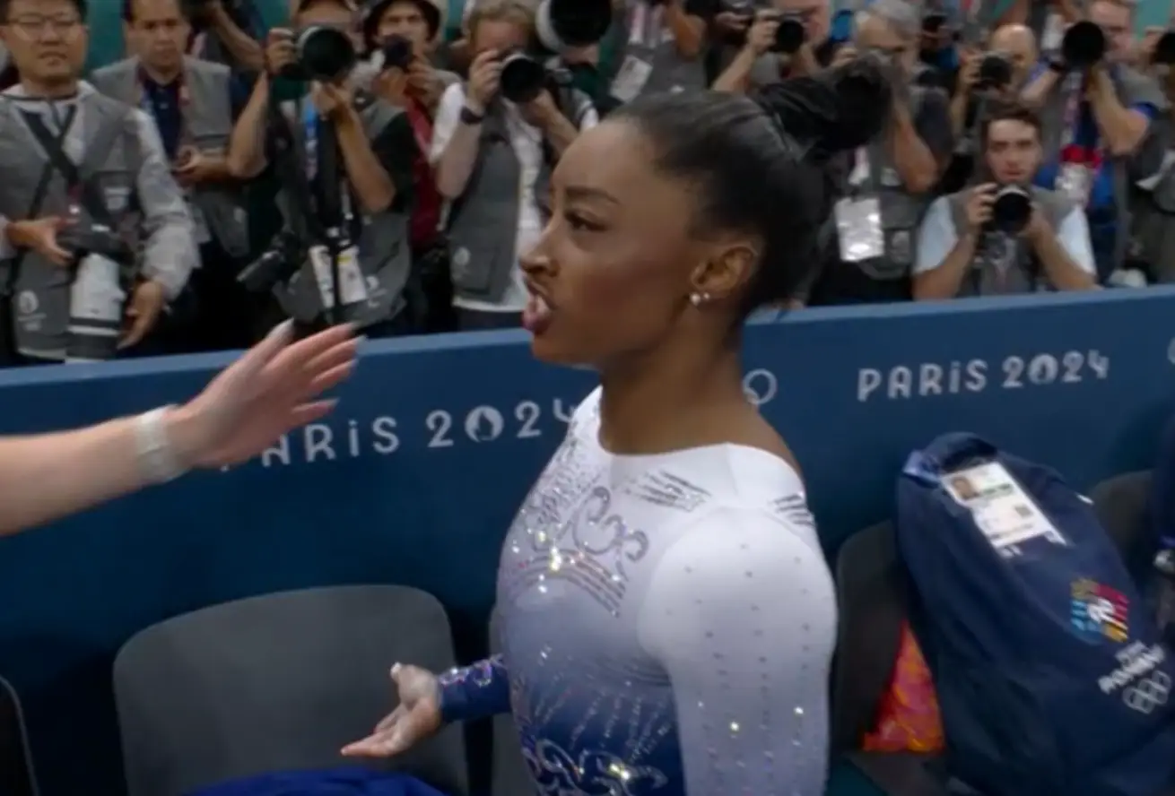 The Team USA gymnast was not happy with the crowd after falling off the beam. (Eurosport)