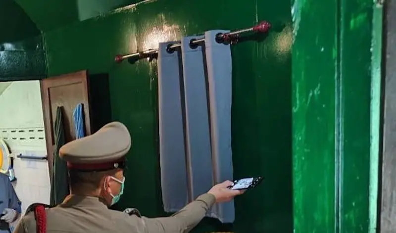 Police said the phone was locked when they got there (ViralPress)