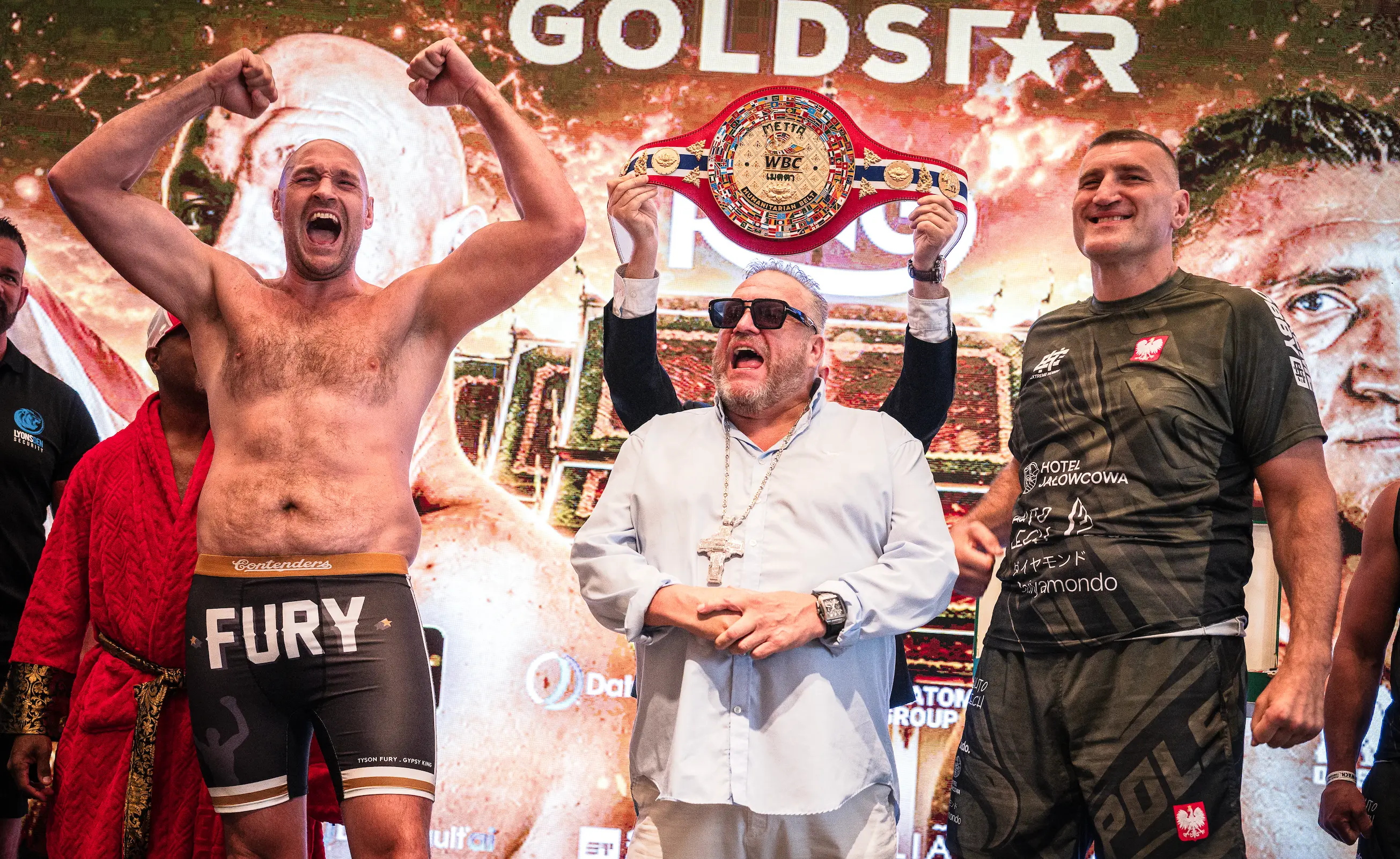 Tyson Fury and Mariusz Wach are about to smash each other's faces in (Chanakarn LAOSARAKHAM/AFP via Getty Images)