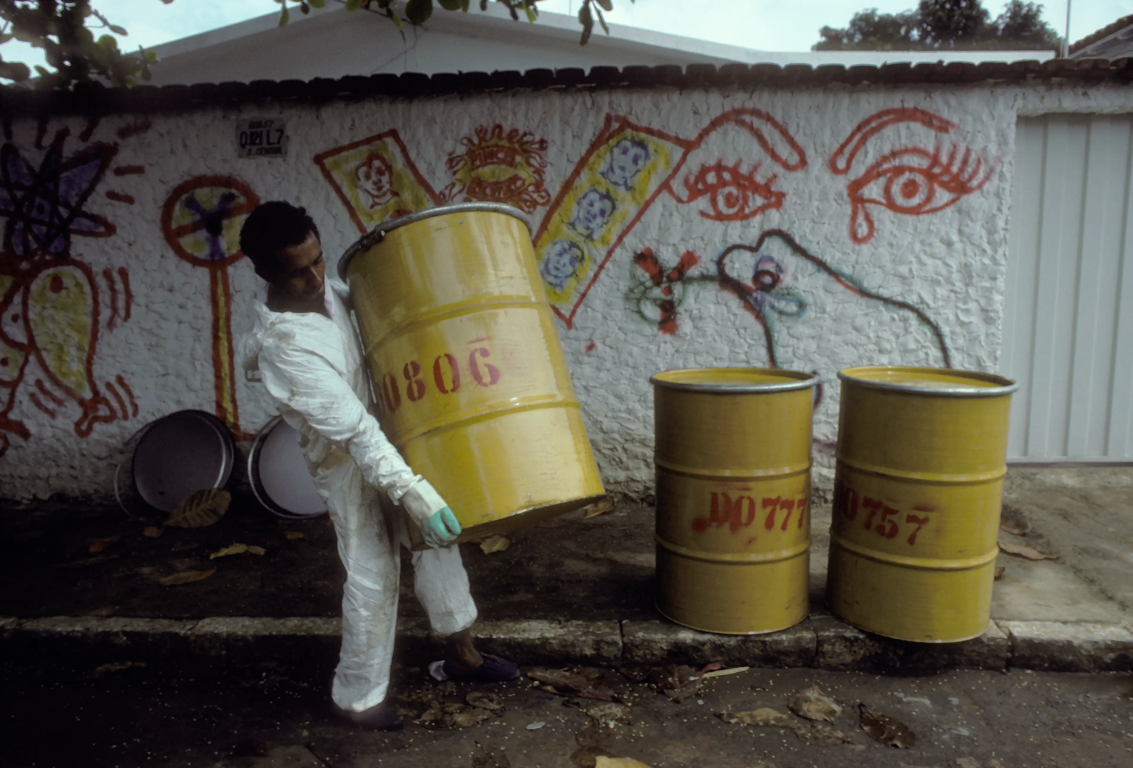 Cleanup of the Goiás accident which rocked Brazil in 1987 (Karen Kasmauski/Corbis via Getty Images)