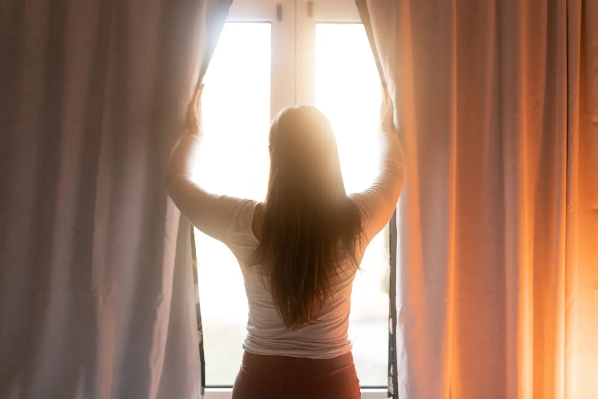 It's time to close your curtains earlier (Getty Stock Images)