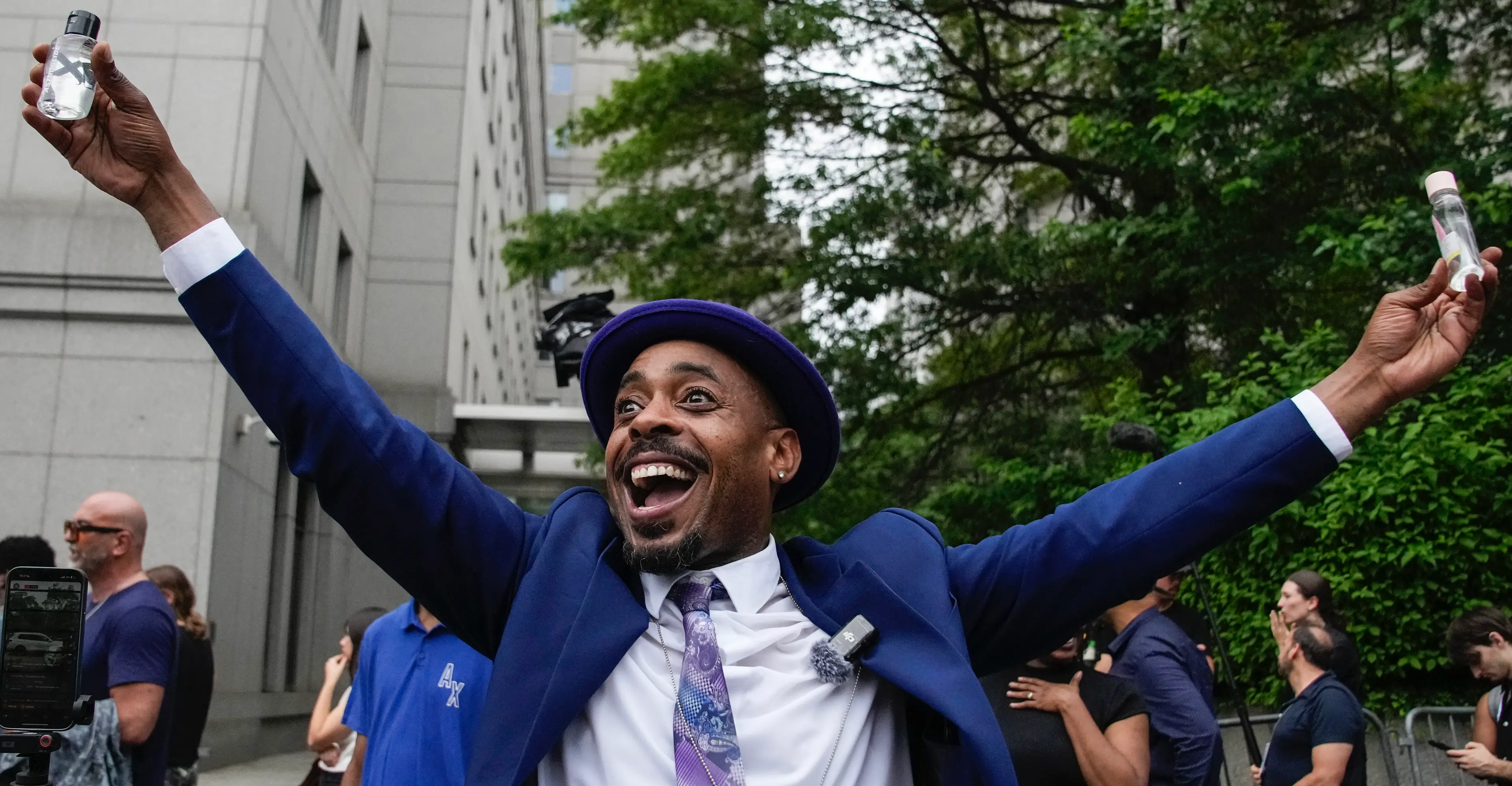 Tes Harper doused fellow fans of the rapper with baby oil  (Eduardo Munoz Alvarez/Getty Images)