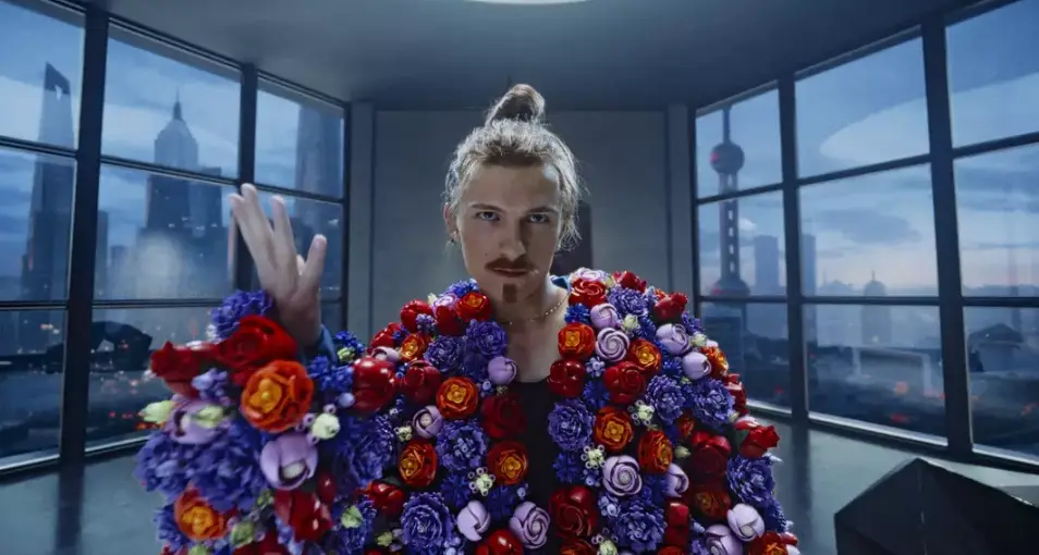 The admission came while the actor was talking about his partnership with LEGO (LEGO)