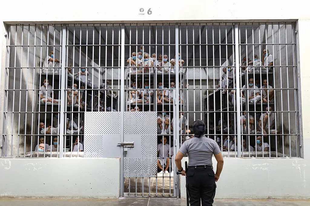 CECOT inmates spend 23.5 hours a day locked in their cells, live off basic rations and have no recreational activities (Alex Peña/Getty Images)