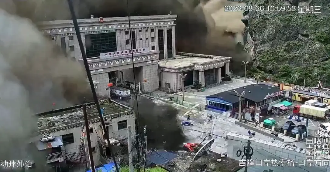 CCTV footage captured the moment the Gyirong Port was engulfed (X)