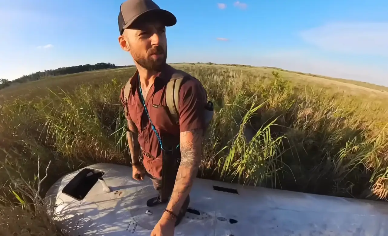 Mike eventually made it to the plane (YouTube/Fearless & Far)