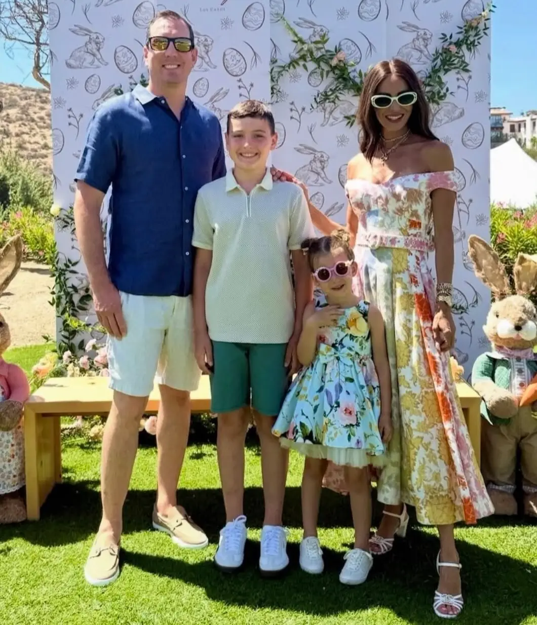 Kyle Busch, pictured with his two kids and wife Samantha, passed away after a 'severe illness' (Instagram/@rowdybusch)