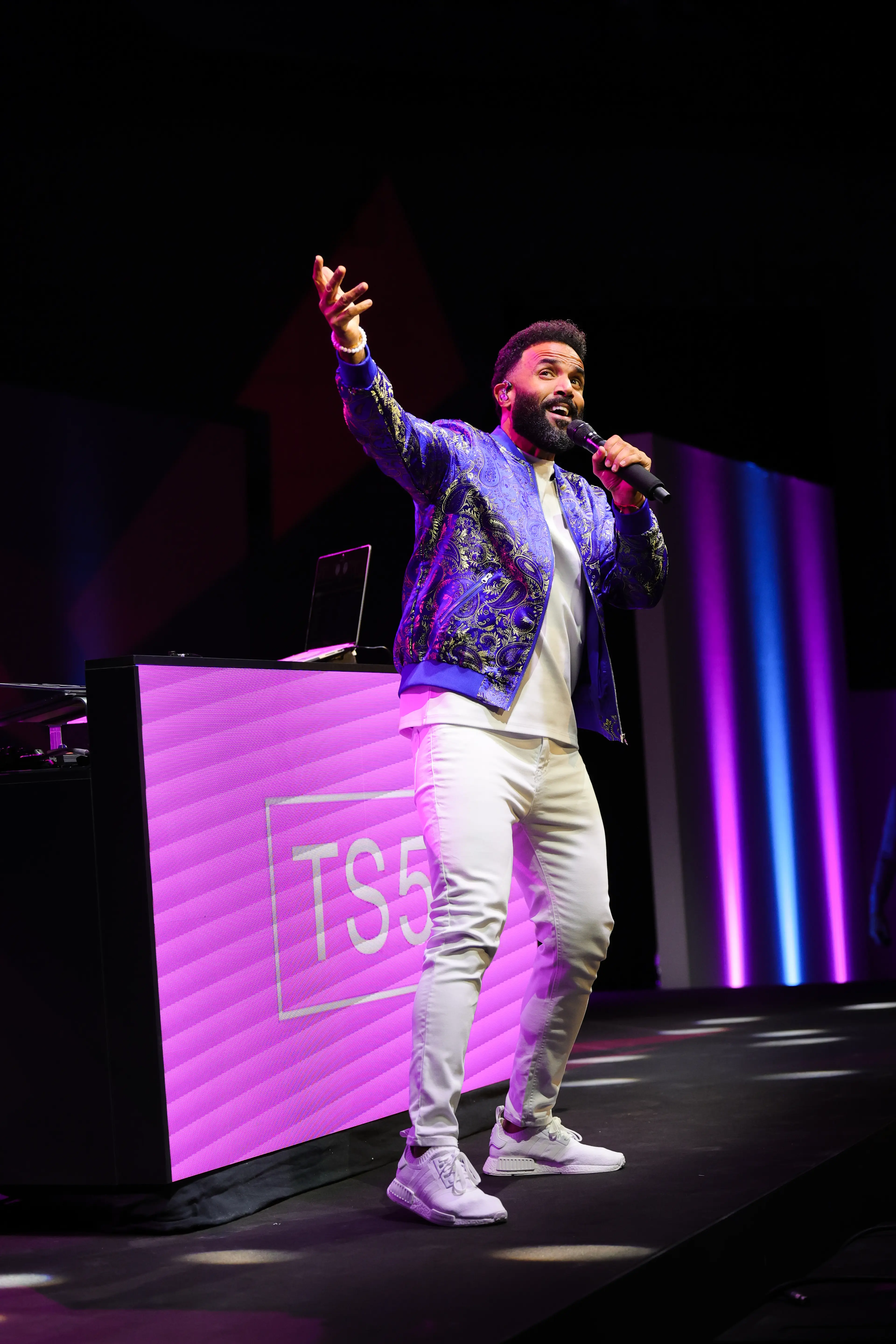 He'll be joined by other artists.