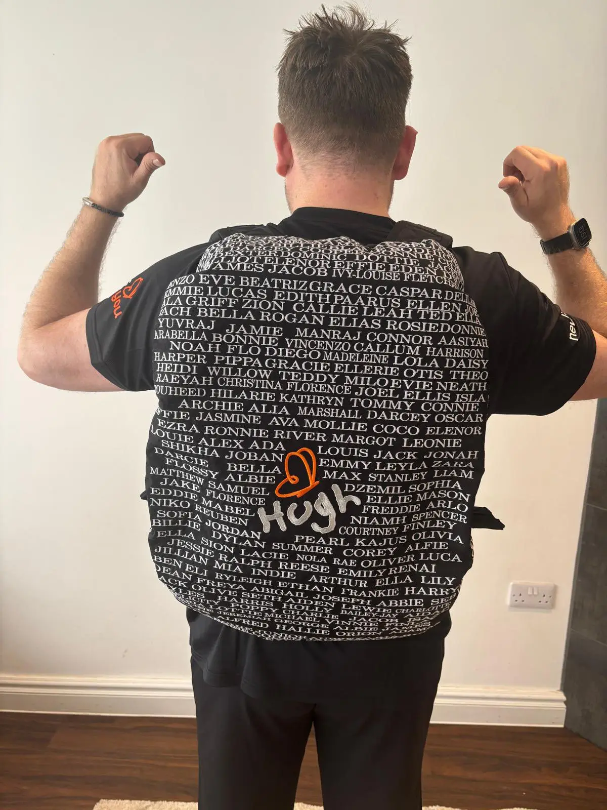 In addition to the 20kg weight, Ceri bore the names of 450 children affected by cancer on his back (X/@ItsNeverYou22)