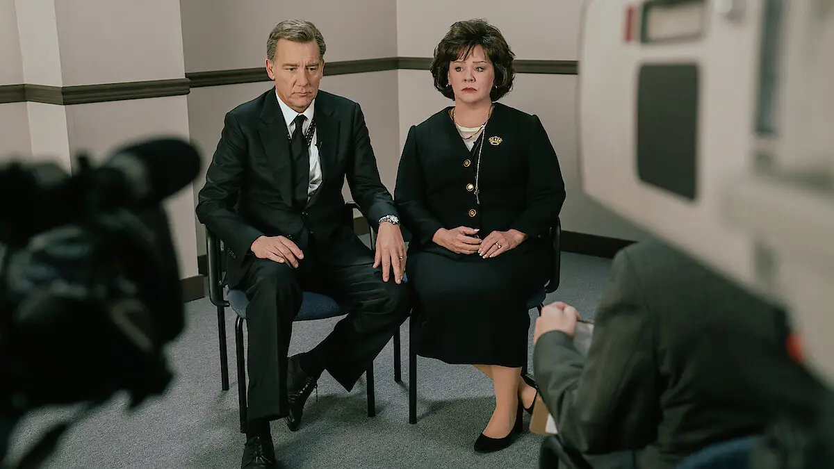Melissa McCarthy as Patsy Ramsey and Clive Owen as John Ramsey (Netflix/Chris Large)