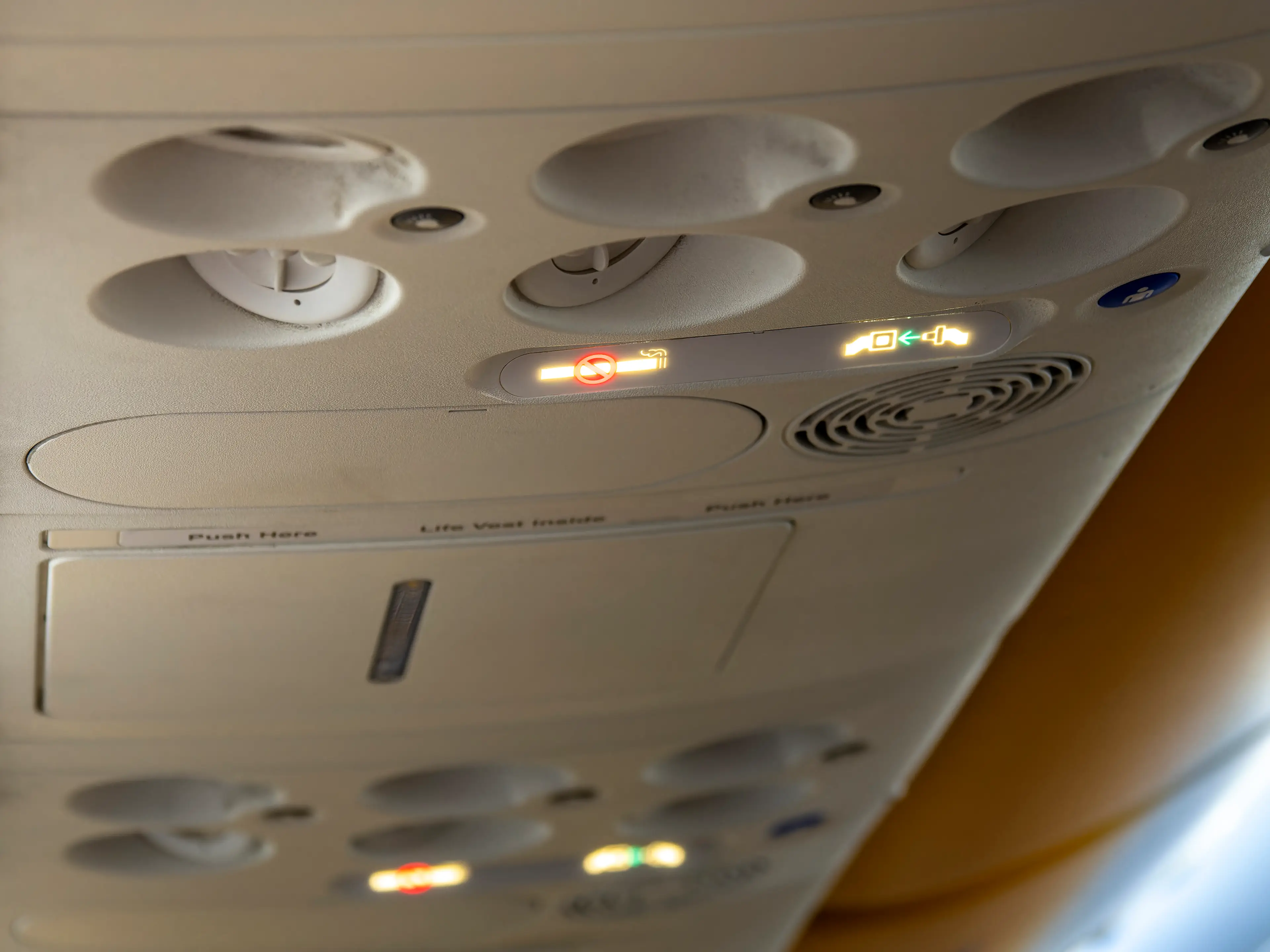 The pilot temporarily turns the no smoking light on and off (Getty Stock Images)