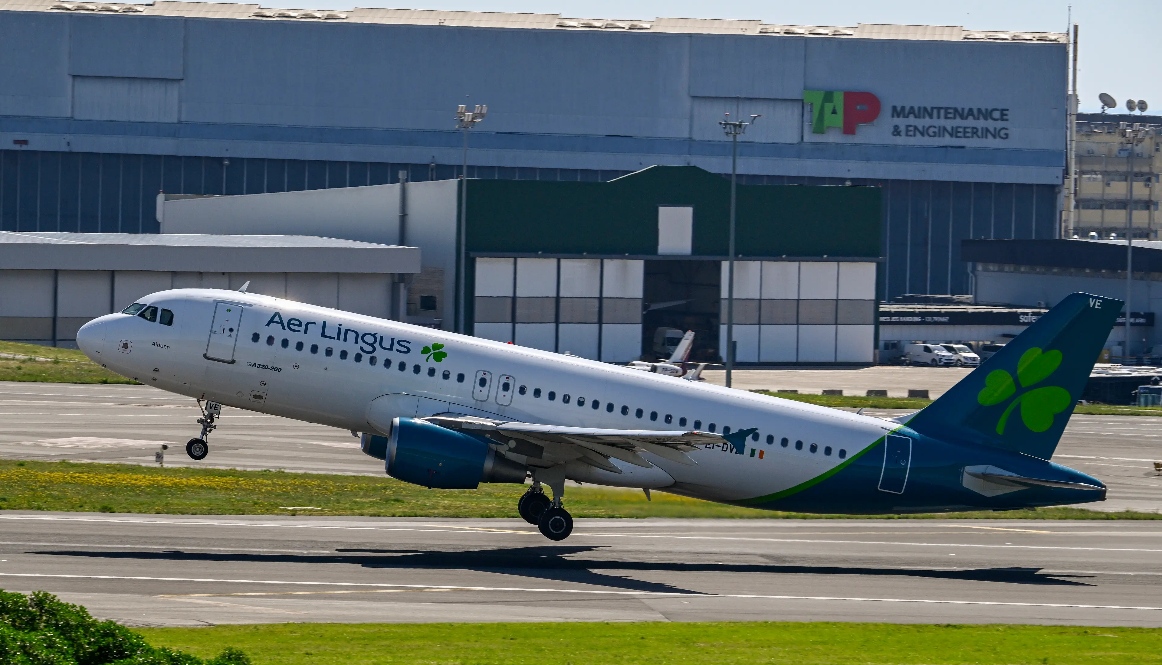 Aer Lingus say they're cutting flights for 'mandatory maintenance' (Horacio Villalobos/Corbis/Corbis via Getty Images)