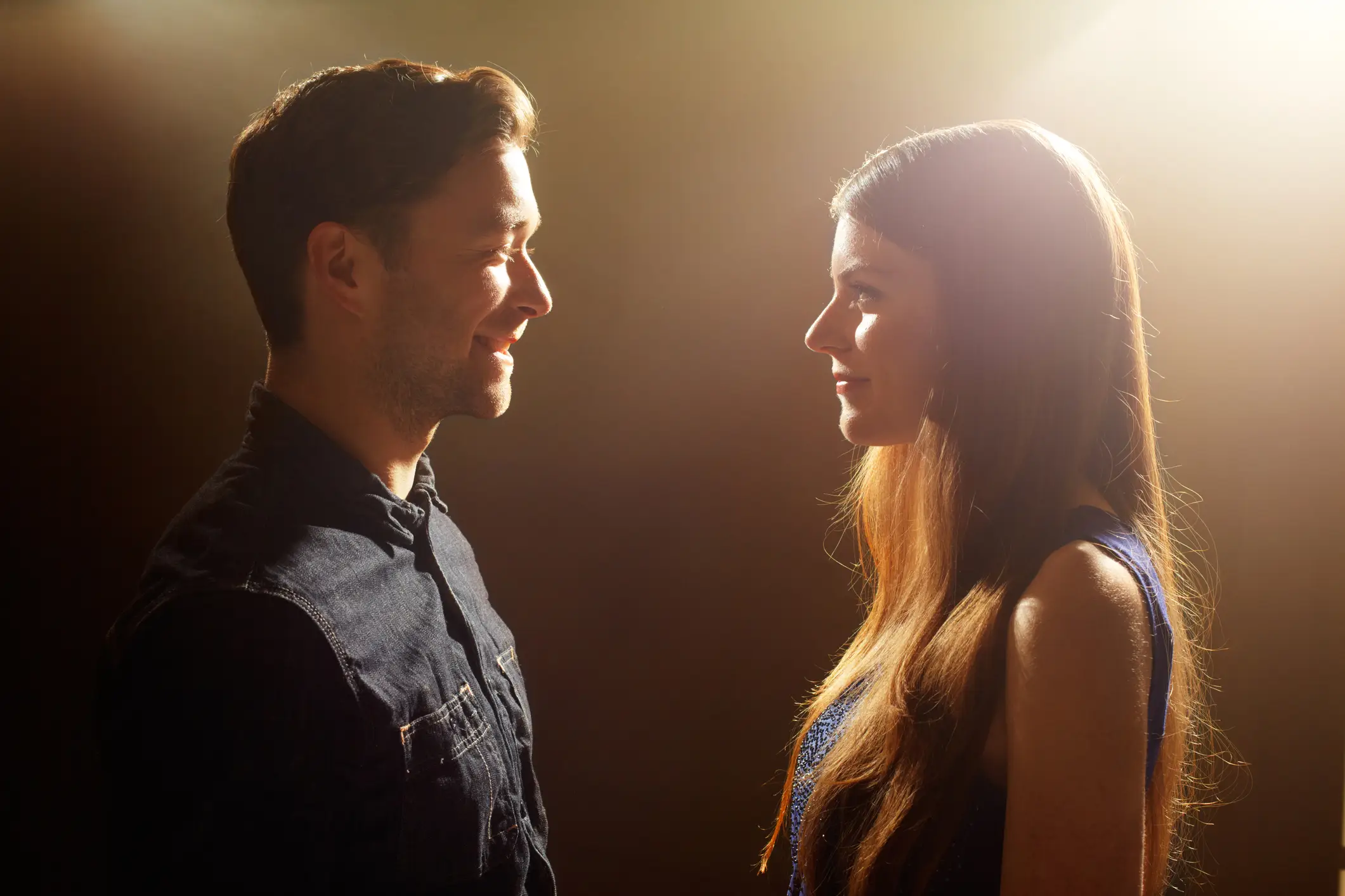 Eye contact is a tell-tale sign (Getty Stock)