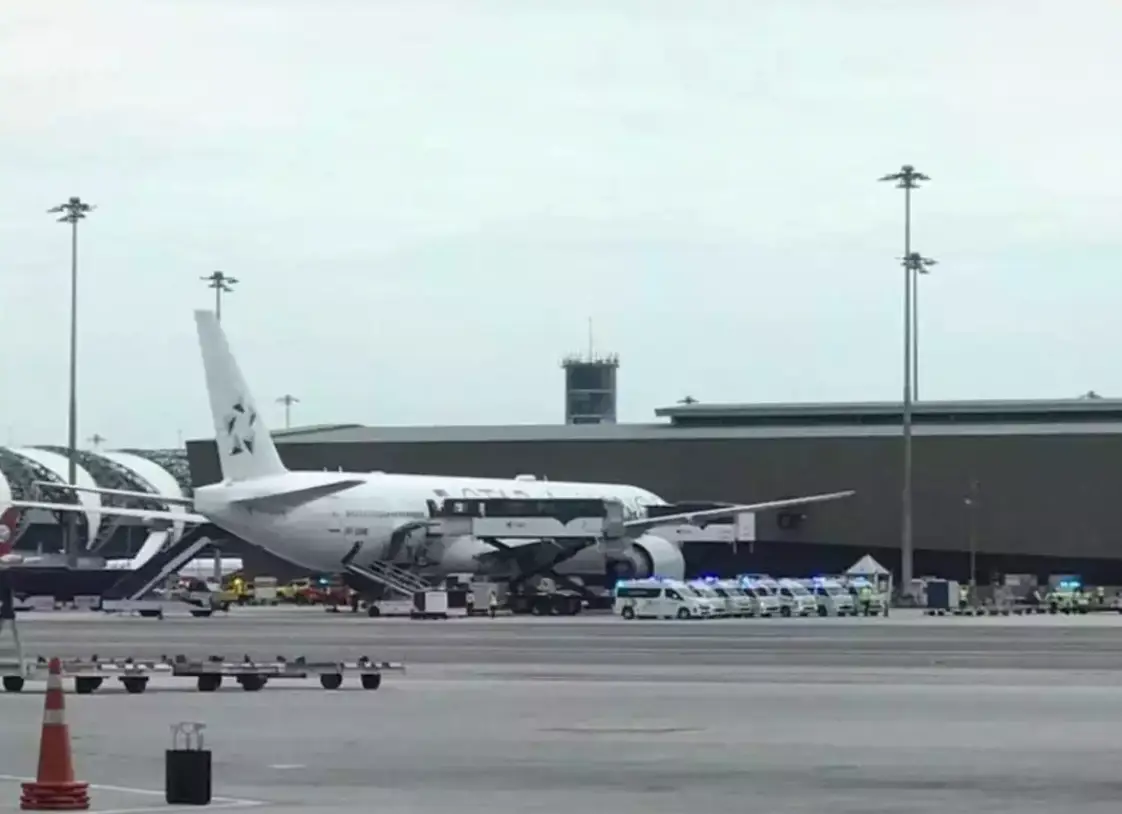 The Singapore Airlines flight SQ321 suffered from extreme turbulence (X/@tinchok555)