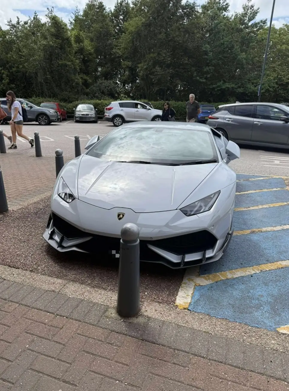 A bloke furiously shared a snap of the Lambo, accusing the driver of 'depriving a disabled person of a space' (Facebook/Spotted Torquay)