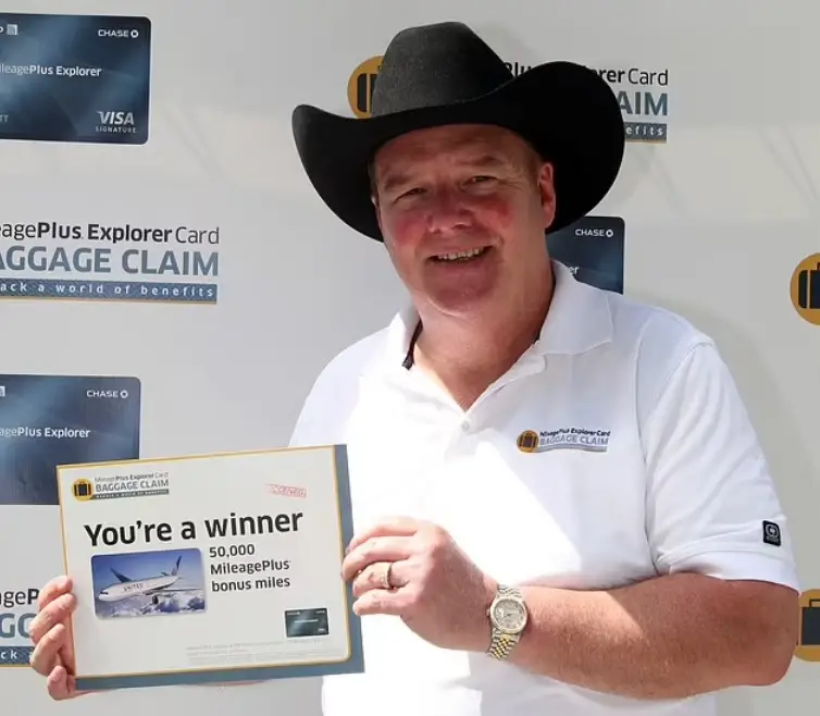 Tom Stuker shares his flying hacks online (Instagram/@ua1flyer)