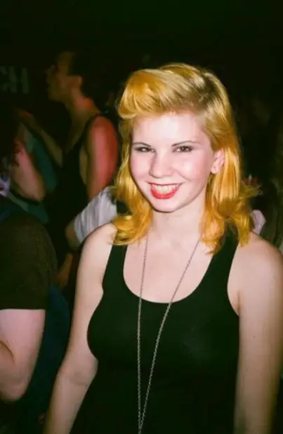 Louise took an accidental overdose and was found dead in the bathtub (Instagram/@unwinvicky)