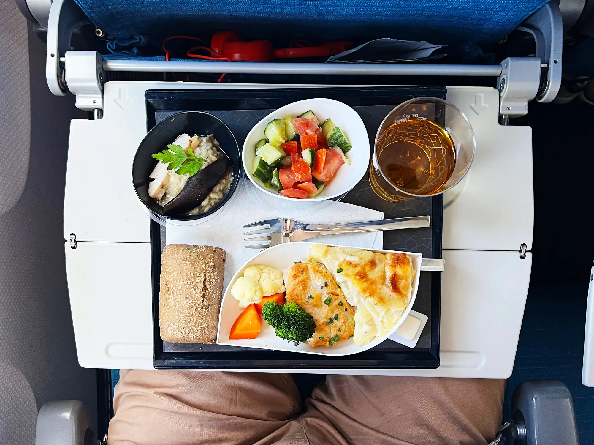It's probably a good idea to manage your expectations when it comes to plane food (Getty Stock)