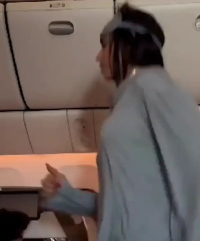 They do say you should stretch your legs if you've been on a flight for a long time (barbaraderegil / Instagram)