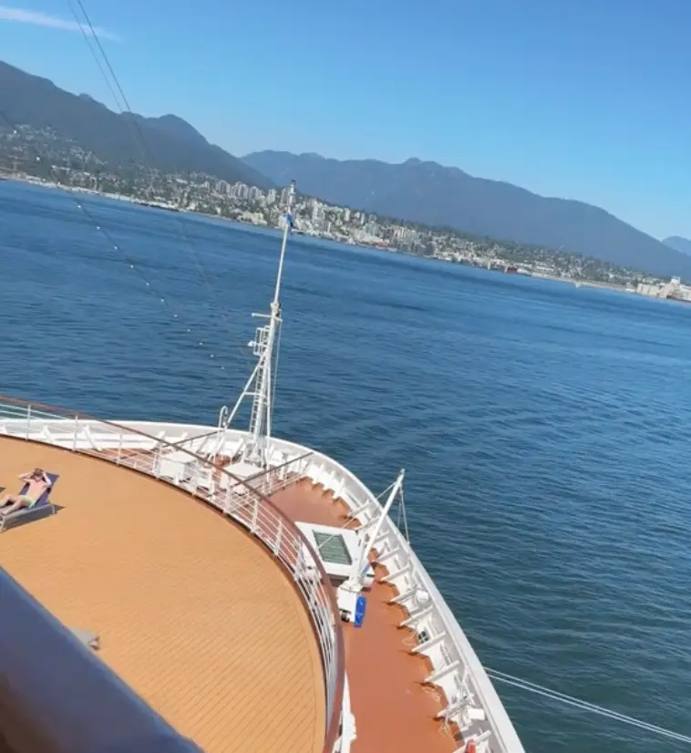 Not a bad view for a free cruise! (TikTok/@dutchworld_americangirl)