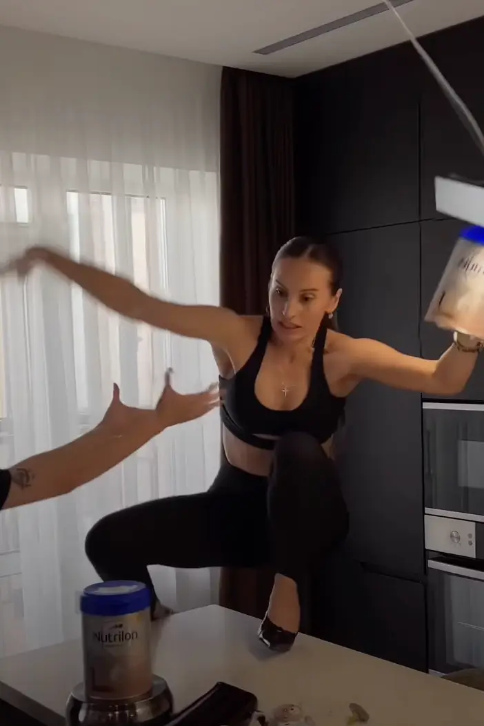 She ended up breaking her spine (Instagram/mariana_vasiuc)