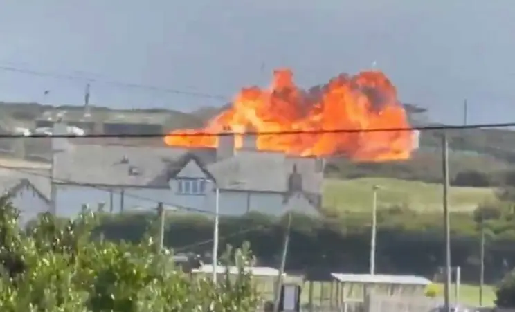 Locals were left stunned when the ferocious fireball that erupted (X)
