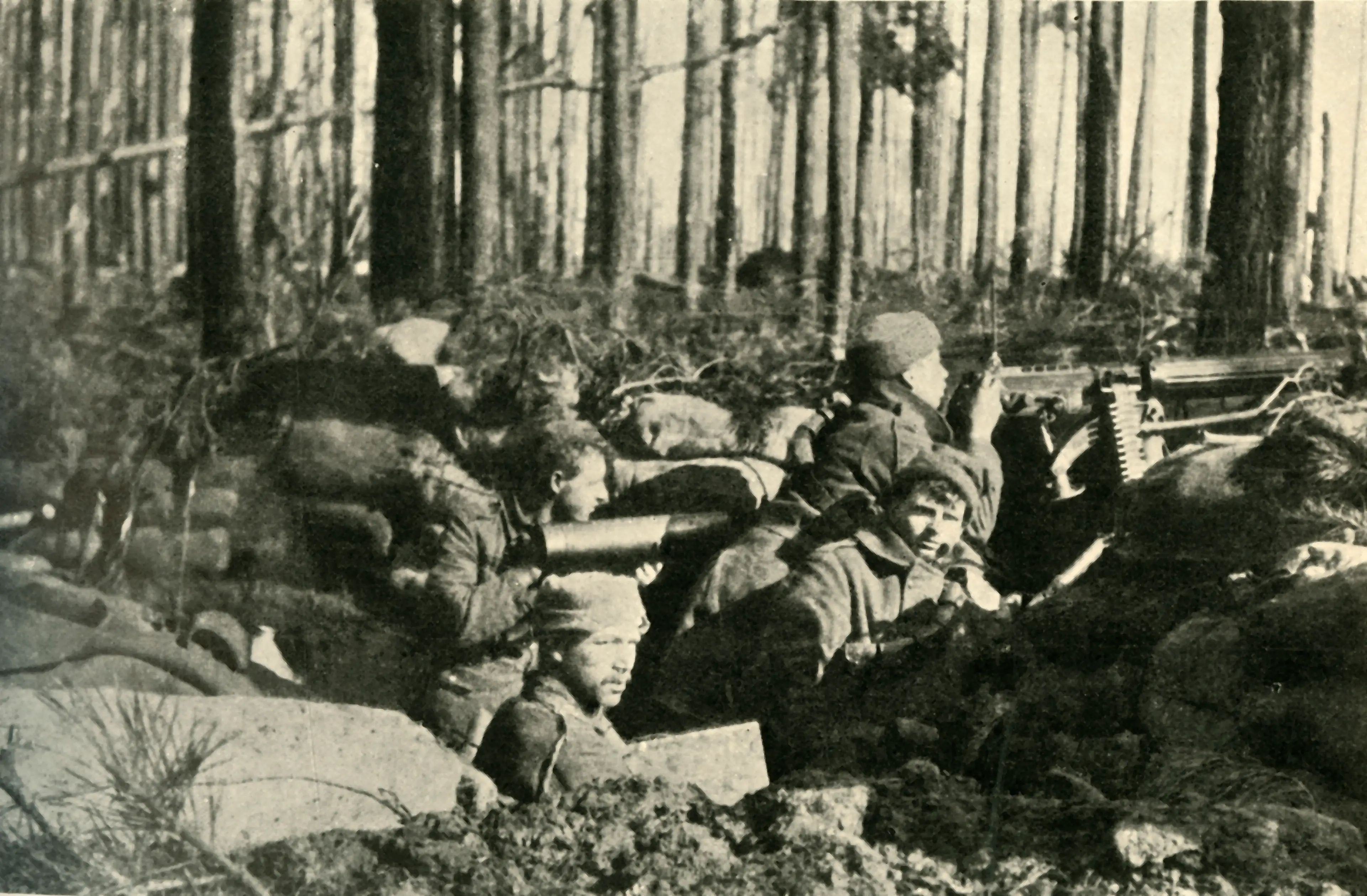 The UK didn't introduce conscription in the First World War until 1916 (The Print Collector via Getty Images)