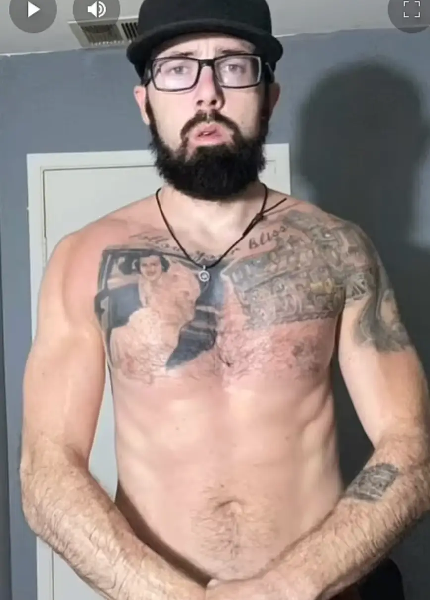 And looking considerably more swole after doing 500 push-ups (YouTube/@JacksonHunter91)