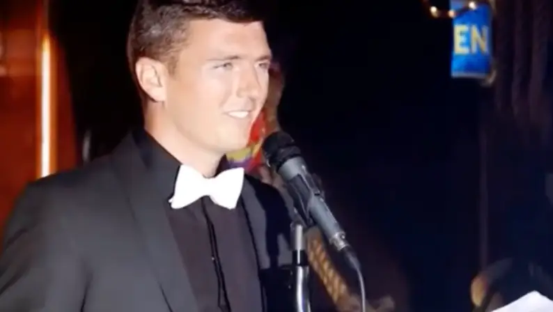 Asa Elliott performed at Neptunes bar (ITV)
