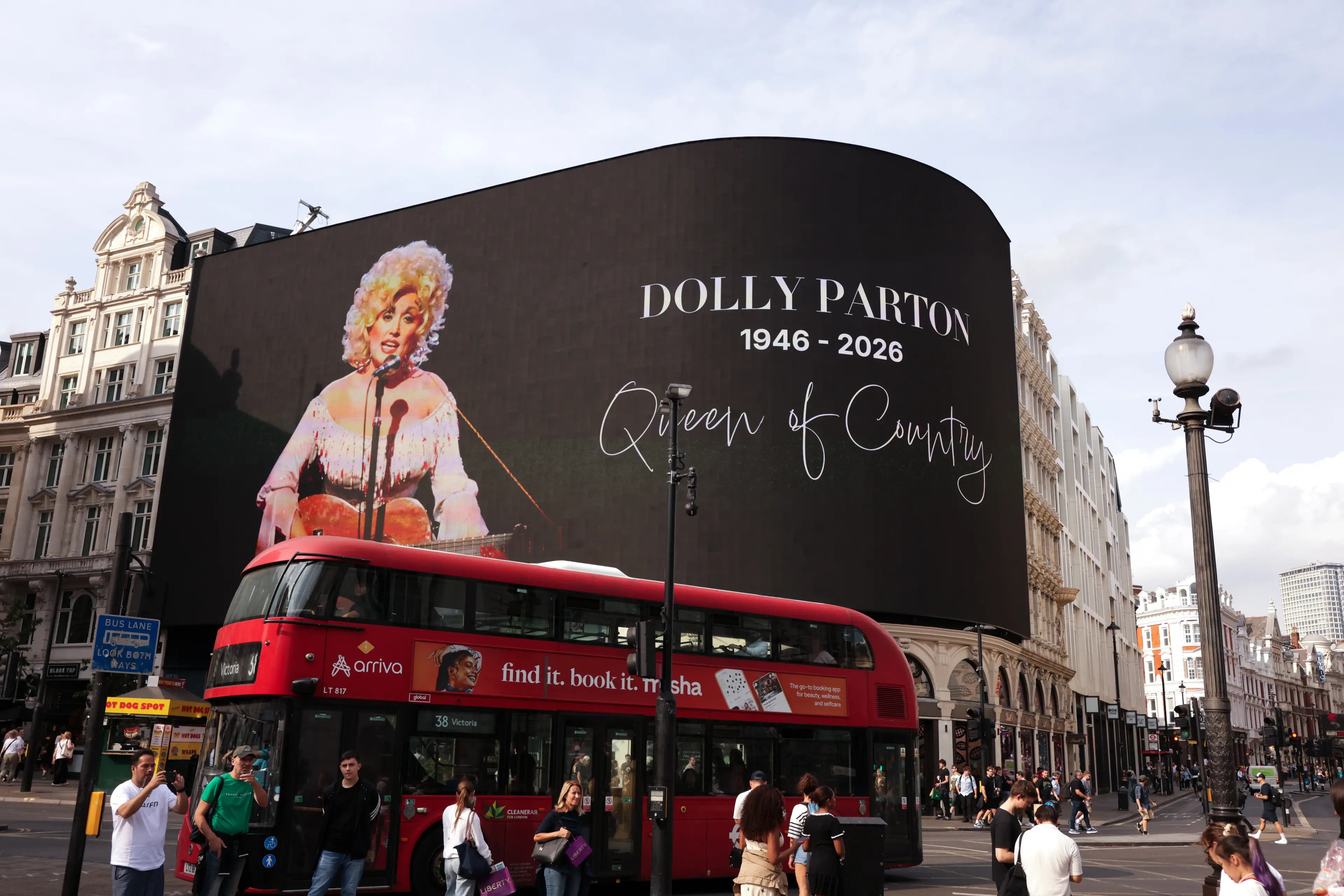 A tribute to the late Dolly Parton seen in London (Simon Ackerman/Getty Images)